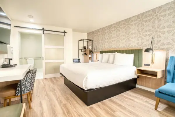 La Casa Inn 4