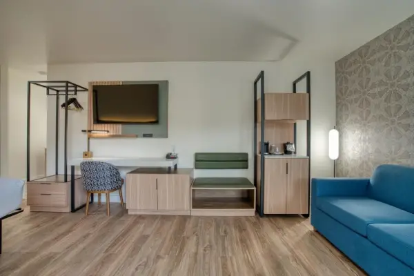 La Casa Inn 7
