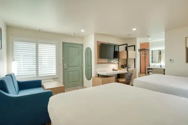 La Casa Inn 9