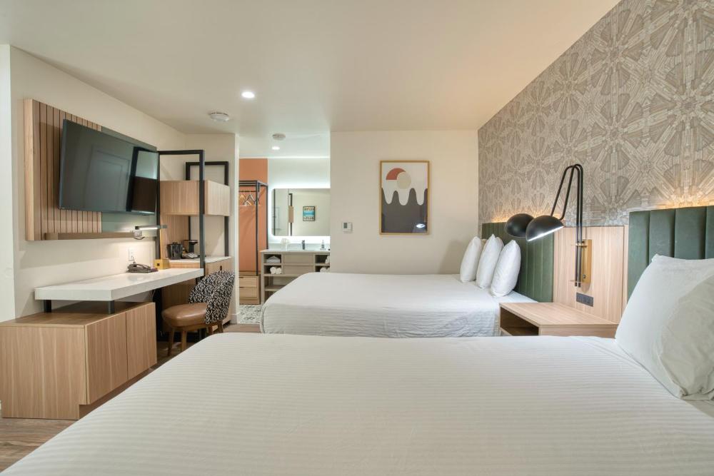 Deluxe Family Suite at La Casa Inn, photo 3